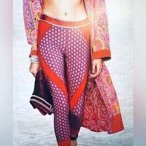 ETRO NWT Red, Purple & Metallic Athletic Sporty Leggings Honeycomb Pattern 46/L